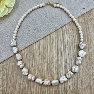 Κολιε με ημιπολυτιμες πετρες χαουλιτη