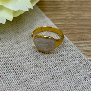 Δαχτυλιδι ατσαλινο με λευκο ιριδιζον σμαλτο επιχρυσωμενο