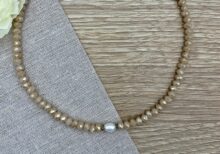 Κολιε με κρυσταλλα και μαργαριταρι